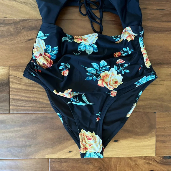 Cupshe Black Floral Print Halter One Piece Swimsuit size Small - Picture 4 of 7